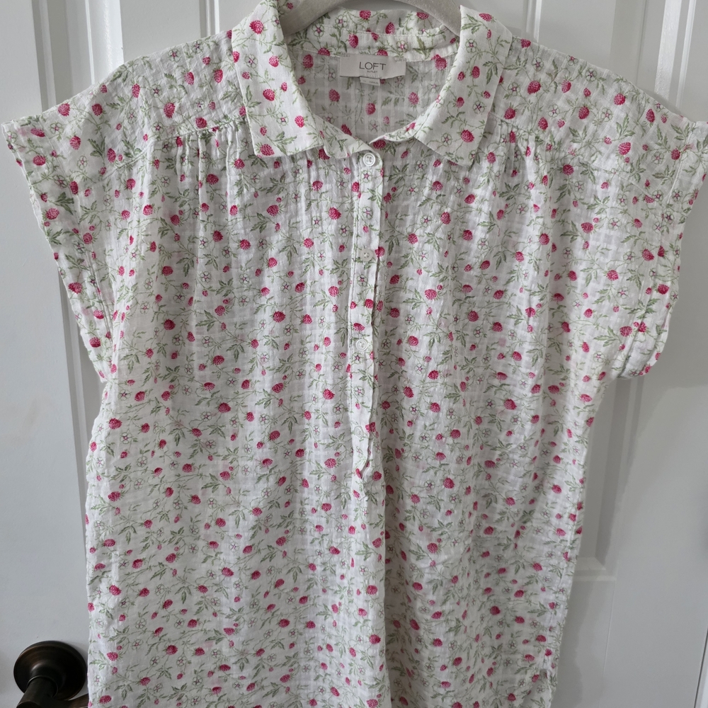 The LOFT Floral Button-Up Shirt - Size M - Cottagecore Strawberry Print Blouse